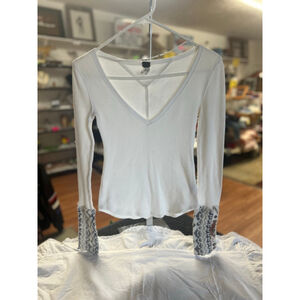 We The Free By Free People White Shirt with Patterned Button Cuffs Size XS EUC